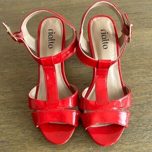 Rialto Red Shiny Block Heels Sandals. Size 6. Gold Trimmed Heel. Very Stylish!!!